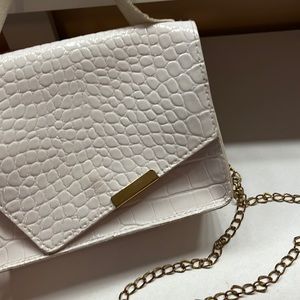 White and gold faux croc embossed bag. Small handbag& gold chain&magnetic clasp